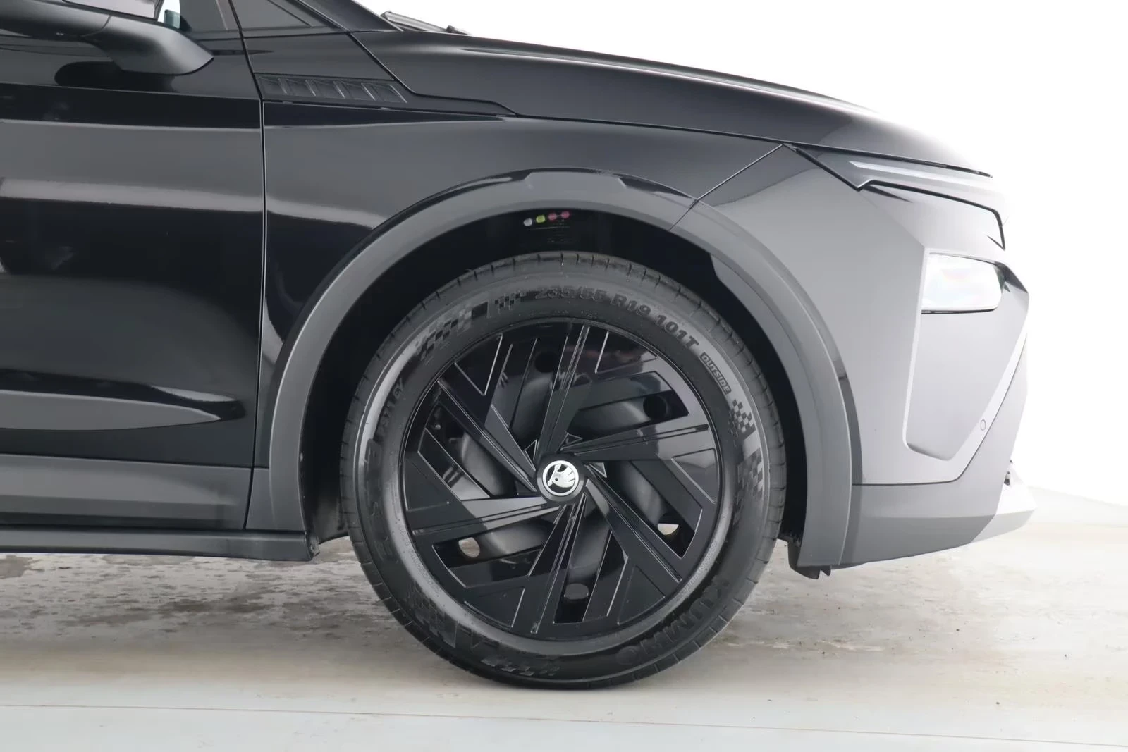 Skoda Elroq 50 Tour LED NAVI CAMERA PDC Heated Seats/Wheel, снимка 7 - Автомобили и джипове - 54043786