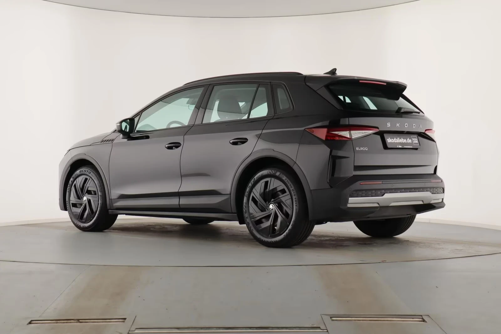 Skoda Elroq 50 Tour LED NAVI CAMERA PDC Heated Seats/Wheel, снимка 4 - Автомобили и джипове - 54043786