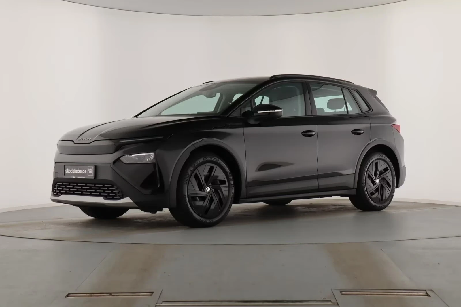 Skoda Elroq 50 Tour LED NAVI CAMERA PDC Heated Seats/Wheel, снимка 3 - Автомобили и джипове - 54043786