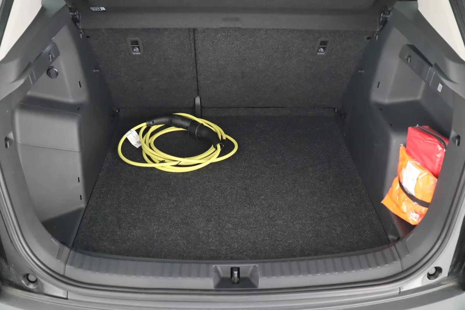 Skoda Elroq 50 Tour LED NAVI CAMERA PDC Heated Seats/Wheel, снимка 16 - Автомобили и джипове - 54043786