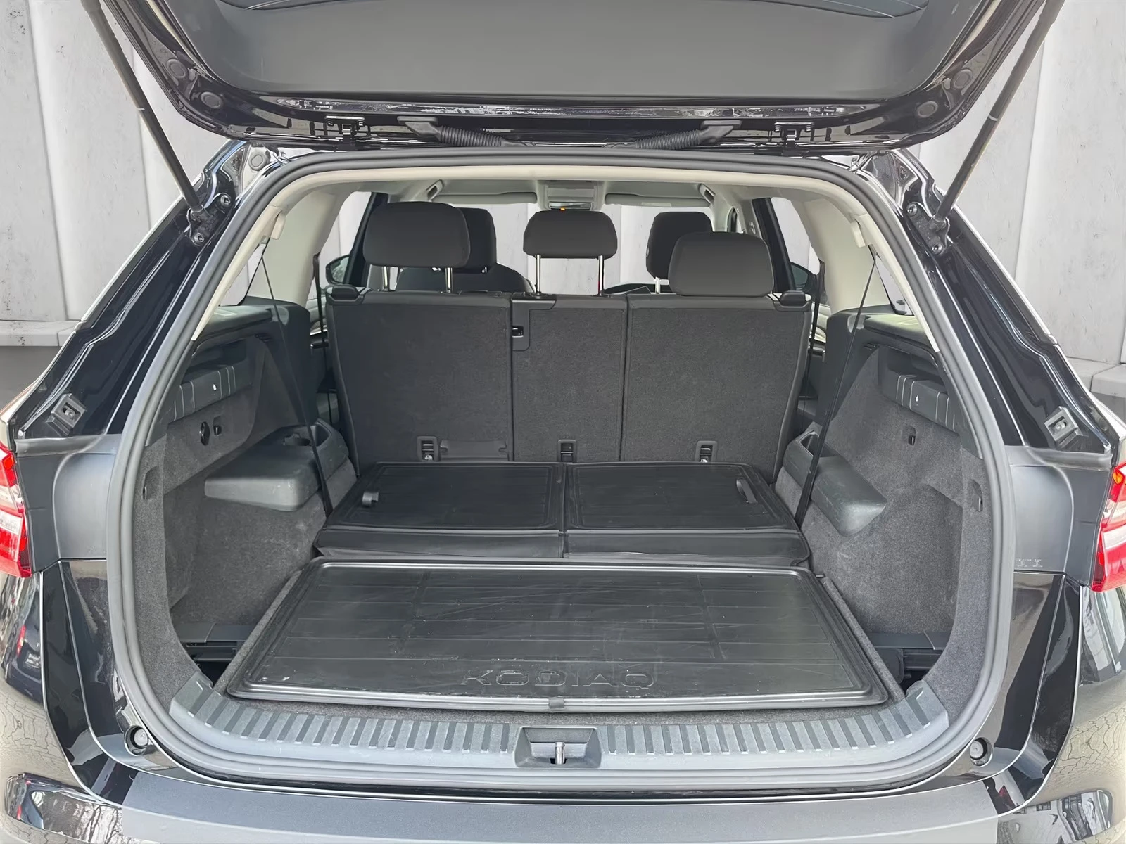 Skoda Kodiaq 2.0 TDI/ DSG/ CAMERA/ LED/ 7-МЕСТНА, снимка 13 - Автомобили и джипове - 54771274
