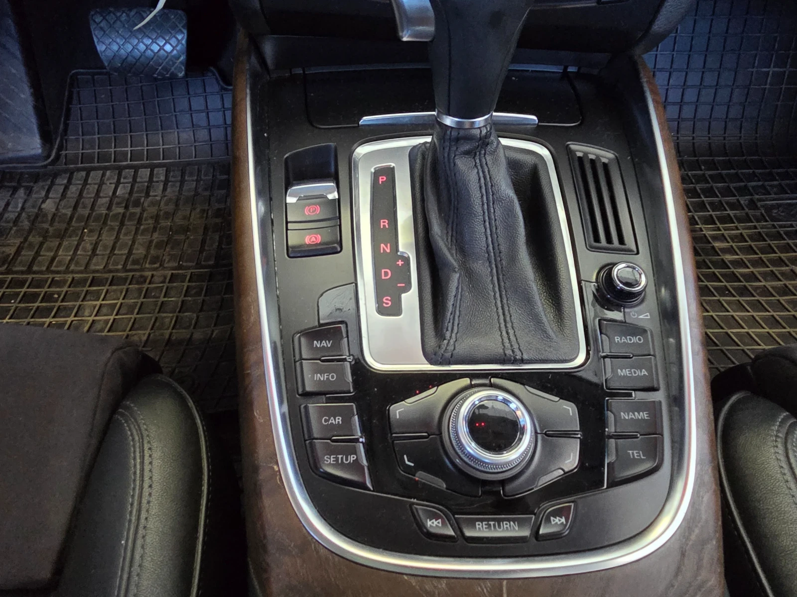 Audi Q5 2.0 TDI , снимка 13 - Автомобили и джипове - 55009300
