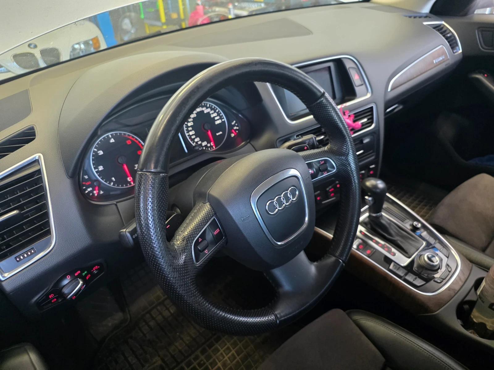 Audi Q5 2.0 TDI , снимка 8 - Автомобили и джипове - 55009300