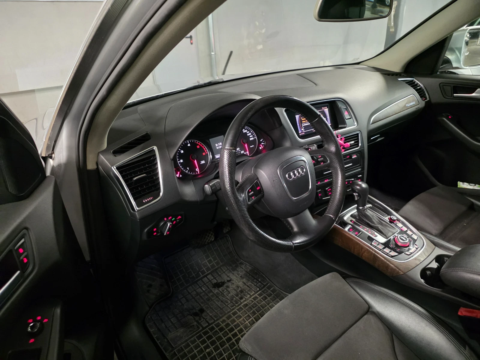 Audi Q5 2.0 TDI , снимка 4 - Автомобили и джипове - 55009300
