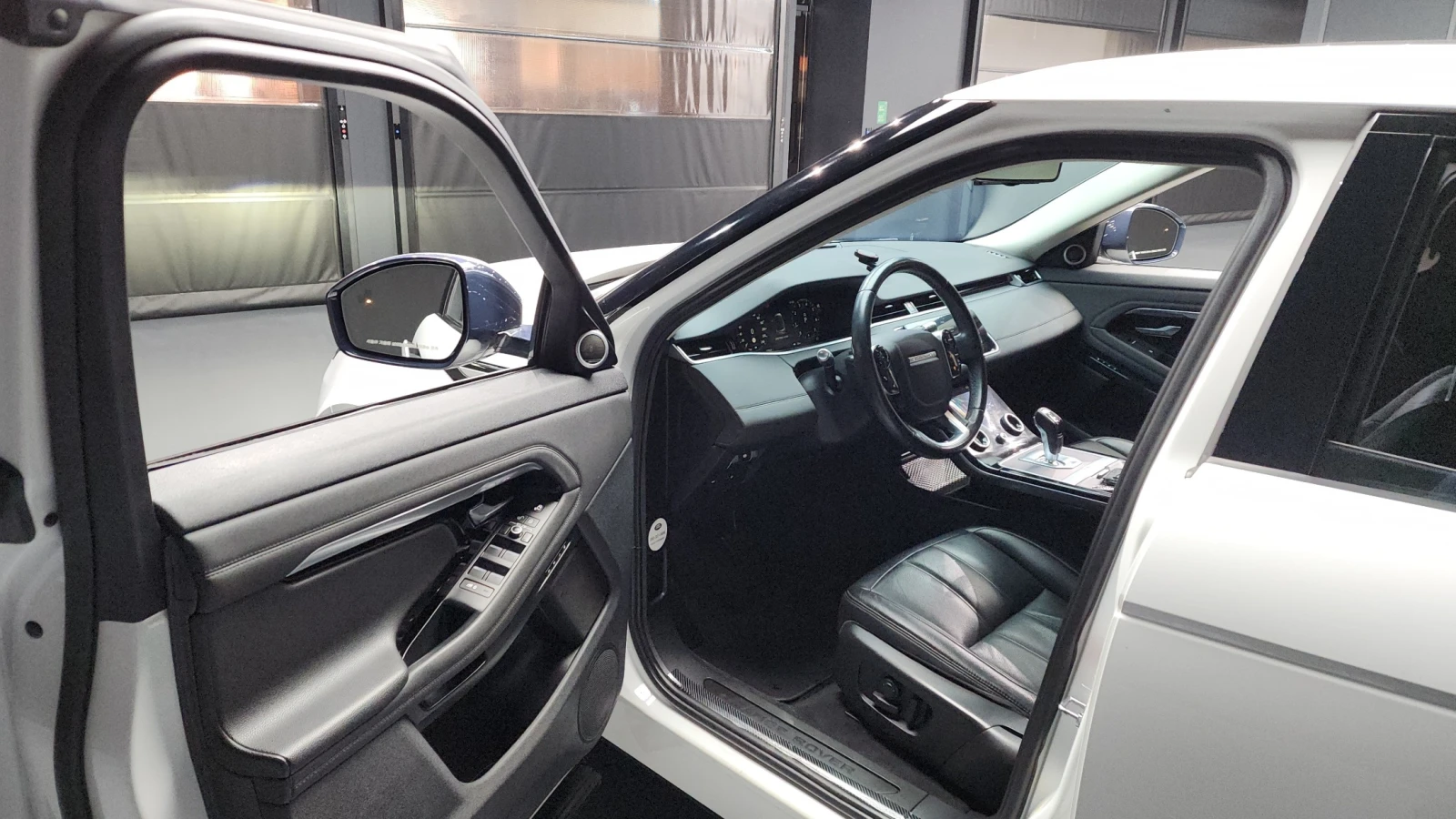 Land Rover Range Rover Evoque P250 SE | Memory | Panoramic | 4WD, снимка 14 - Автомобили и джипове - 55369191