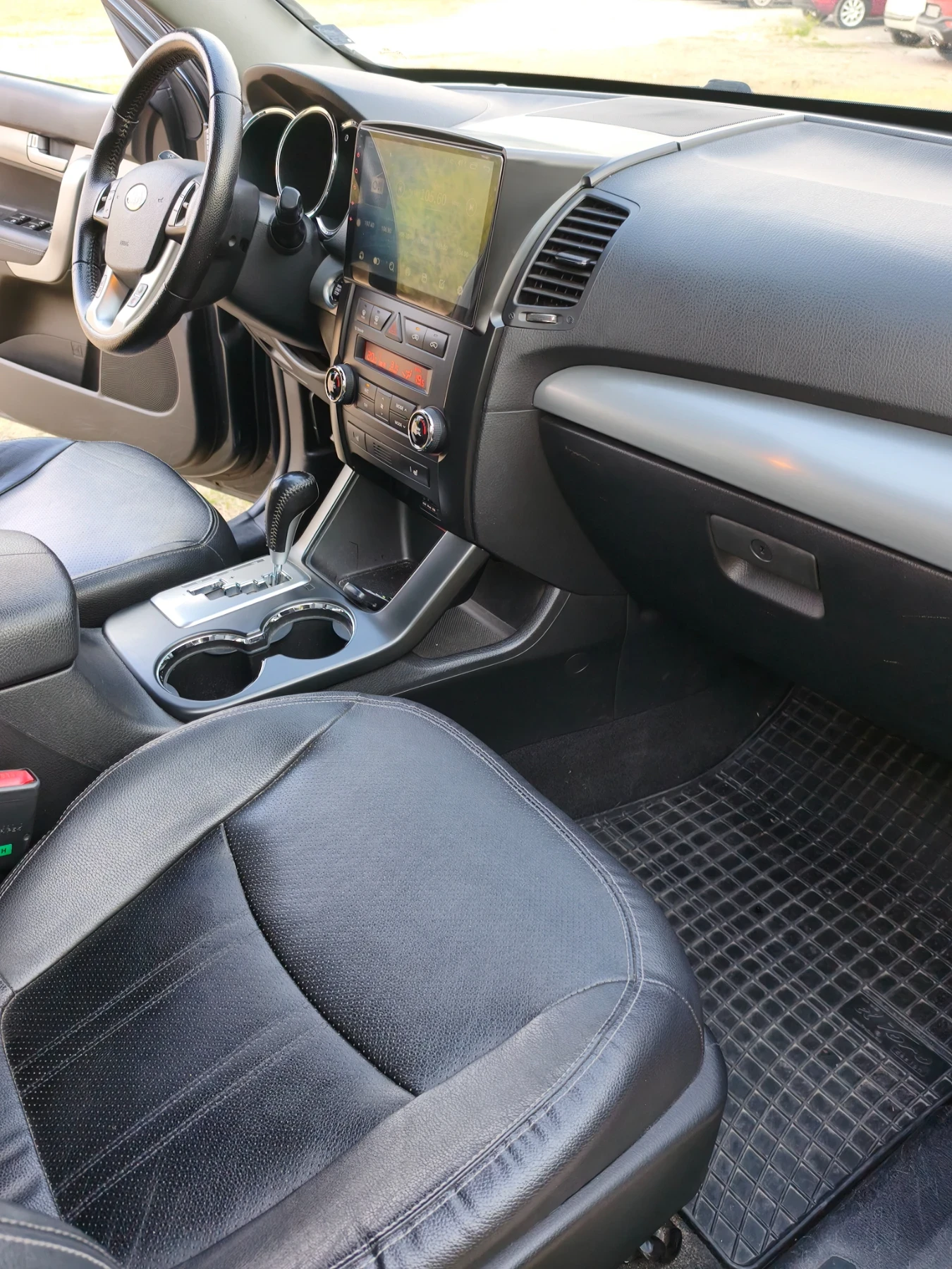 Kia Sorento CRDI, снимка 7 - Автомобили и джипове - 56154051