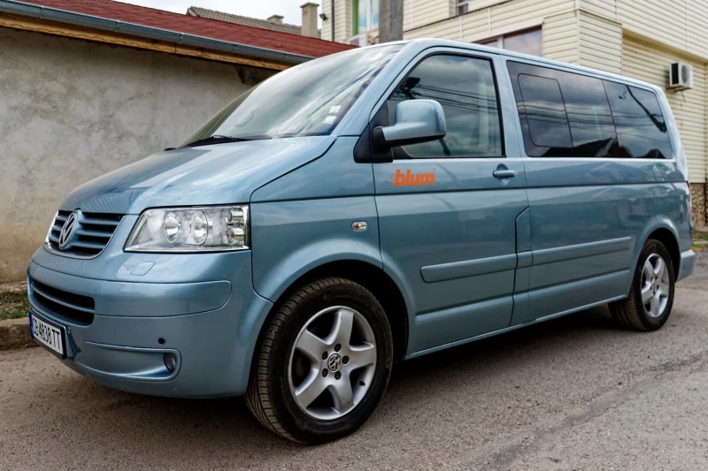 VW Multivan 2.5 TDI, снимка 2 - Бусове и автобуси - 52594333
