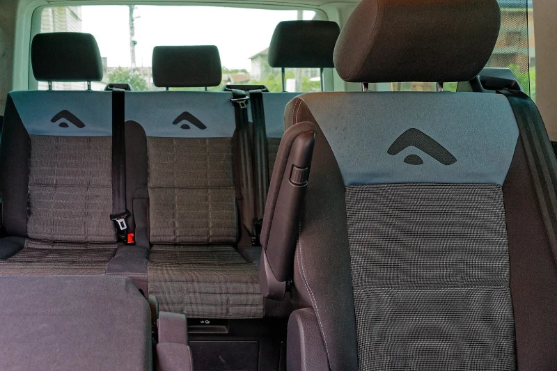 VW Multivan 2.5 TDI, снимка 13 - Бусове и автобуси - 52594333