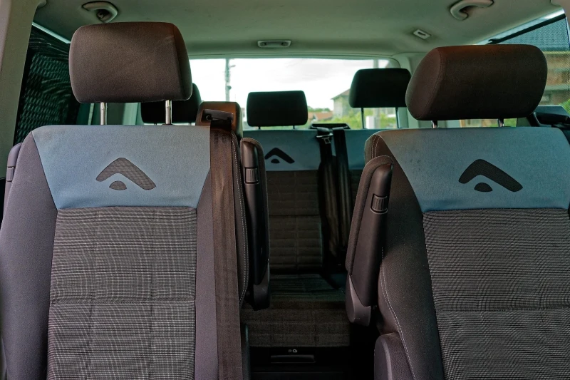 VW Multivan 2.5 TDI, снимка 11 - Бусове и автобуси - 52594333