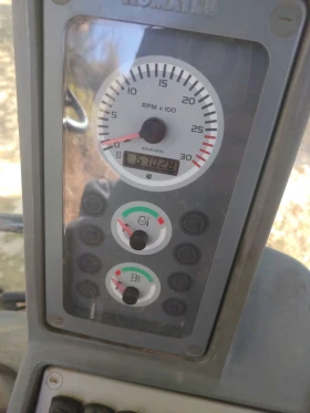 Багер Komatsu WB93R, снимка 4