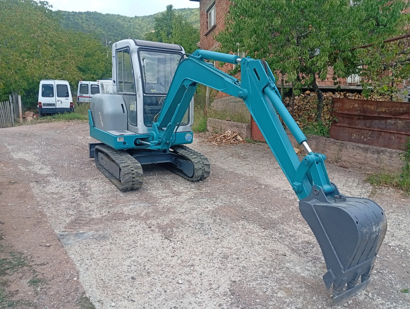 Багер Hitachi 30J, снимка 3 - Индустриална техника - 55929195