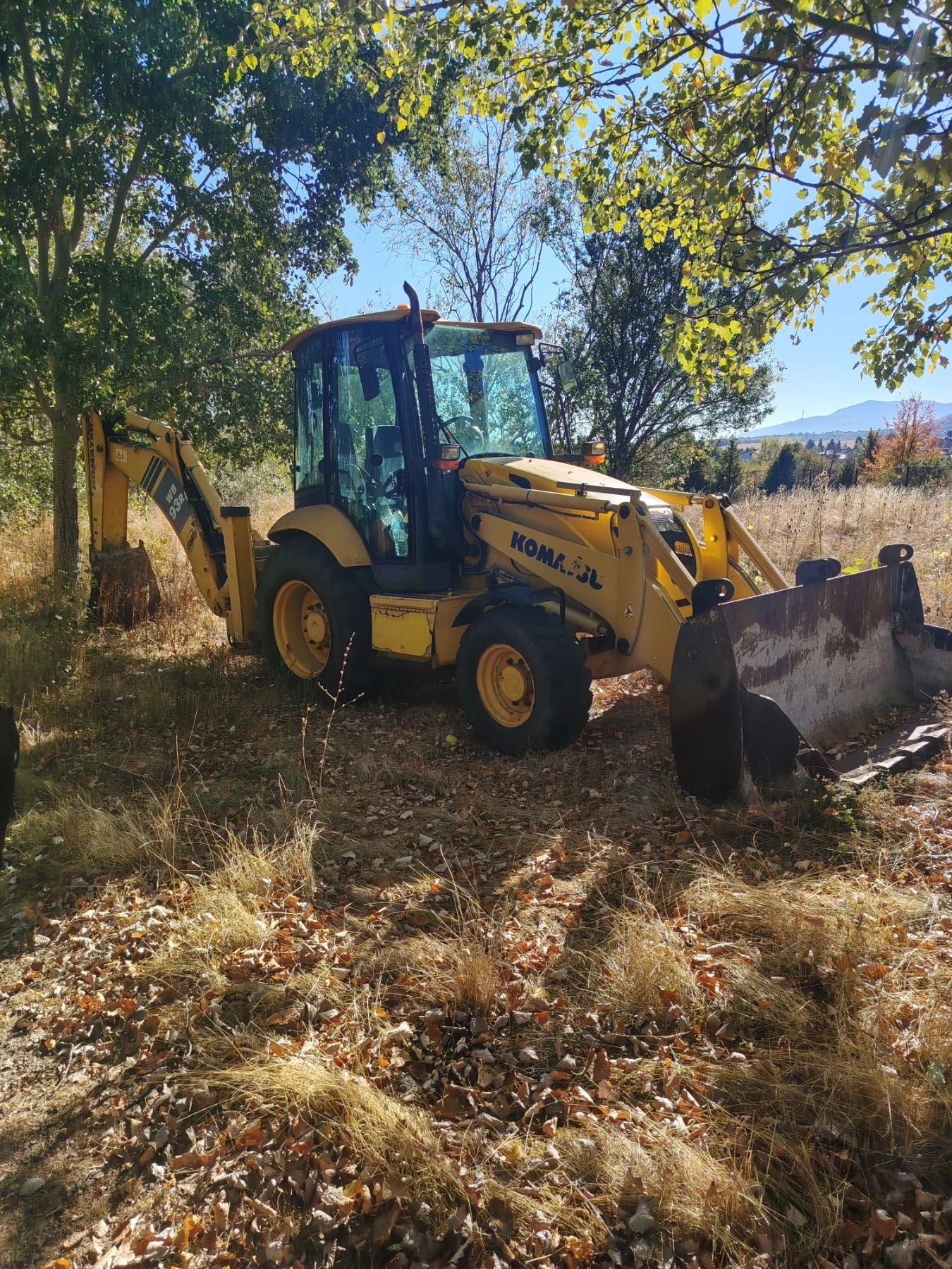 Багер Komatsu WB93R