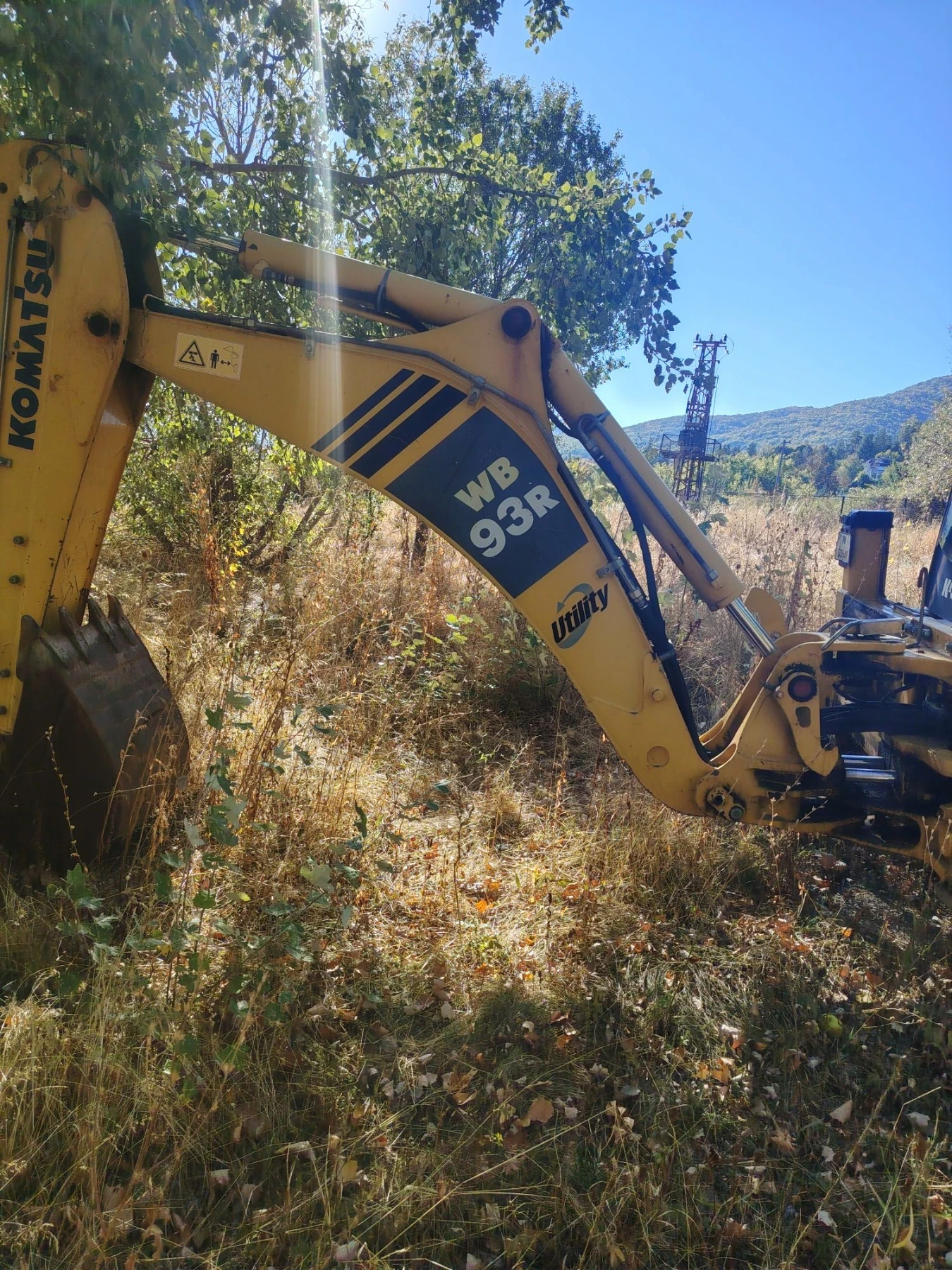 Багер Komatsu WB93R, снимка 3 - Индустриална техника - 56415310