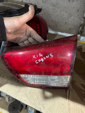 Kia Carens 2013г вътрешен десен стоп на капака, снимка 1