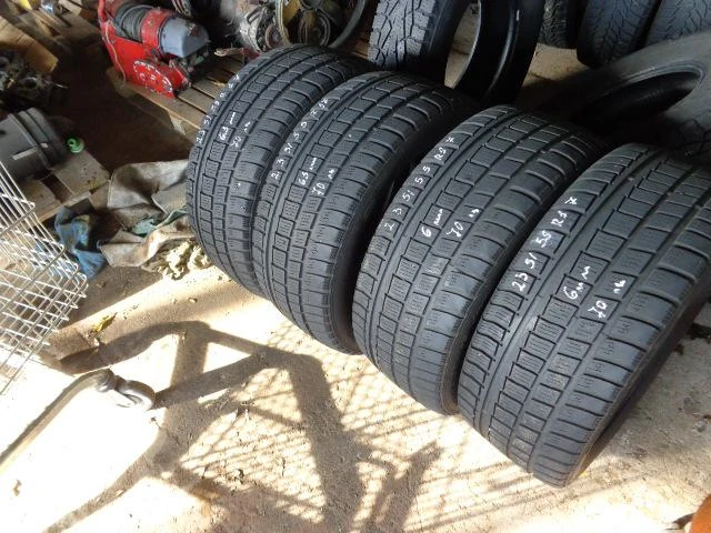 Гуми Зимни 235/55R17, снимка 3 - Гуми и джанти - 12911453