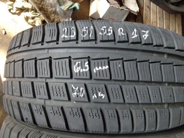 Гуми Зимни 235/55R17, снимка 7 - Гуми и джанти - 12911453