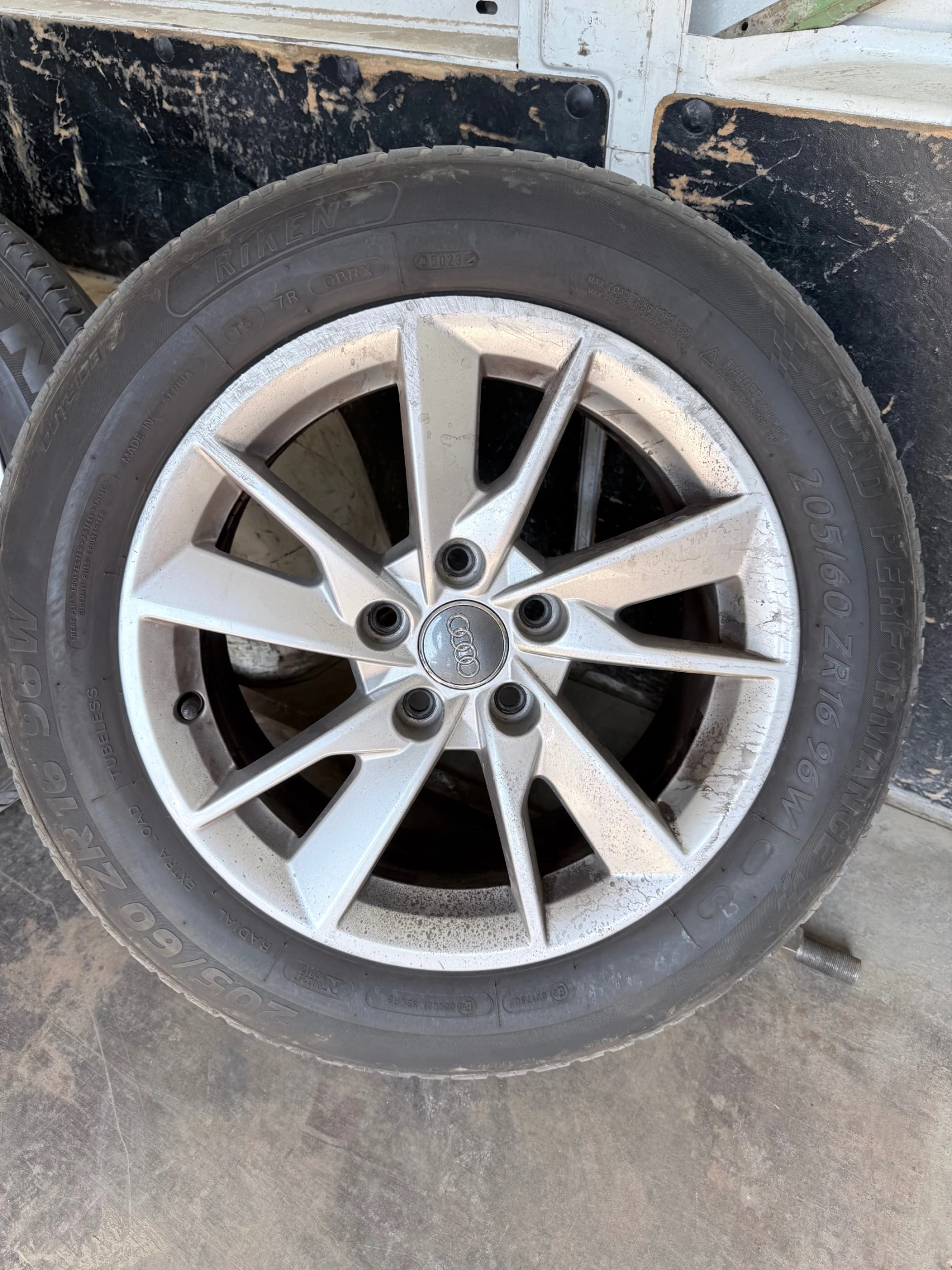 ���� � ������ 205/60R16 �� Audi A4 | Mobile.bg � ����������� 5