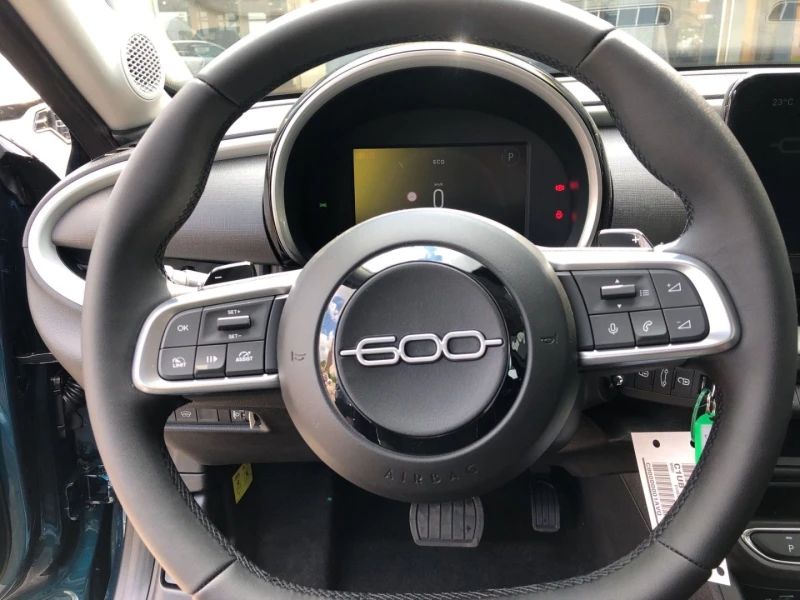 Fiat 600 HYBRID/101HP/CAM/LED/NEVI/CARPLAY/TSR/ACC/547b, снимка 8 - Автомобили и джипове - 48197624