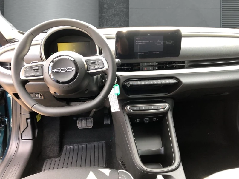 Fiat 600 HYBRID/101HP/CAM/LED/NEVI/CARPLAY/TSR/ACC/547b, снимка 9 - Автомобили и джипове - 48197624