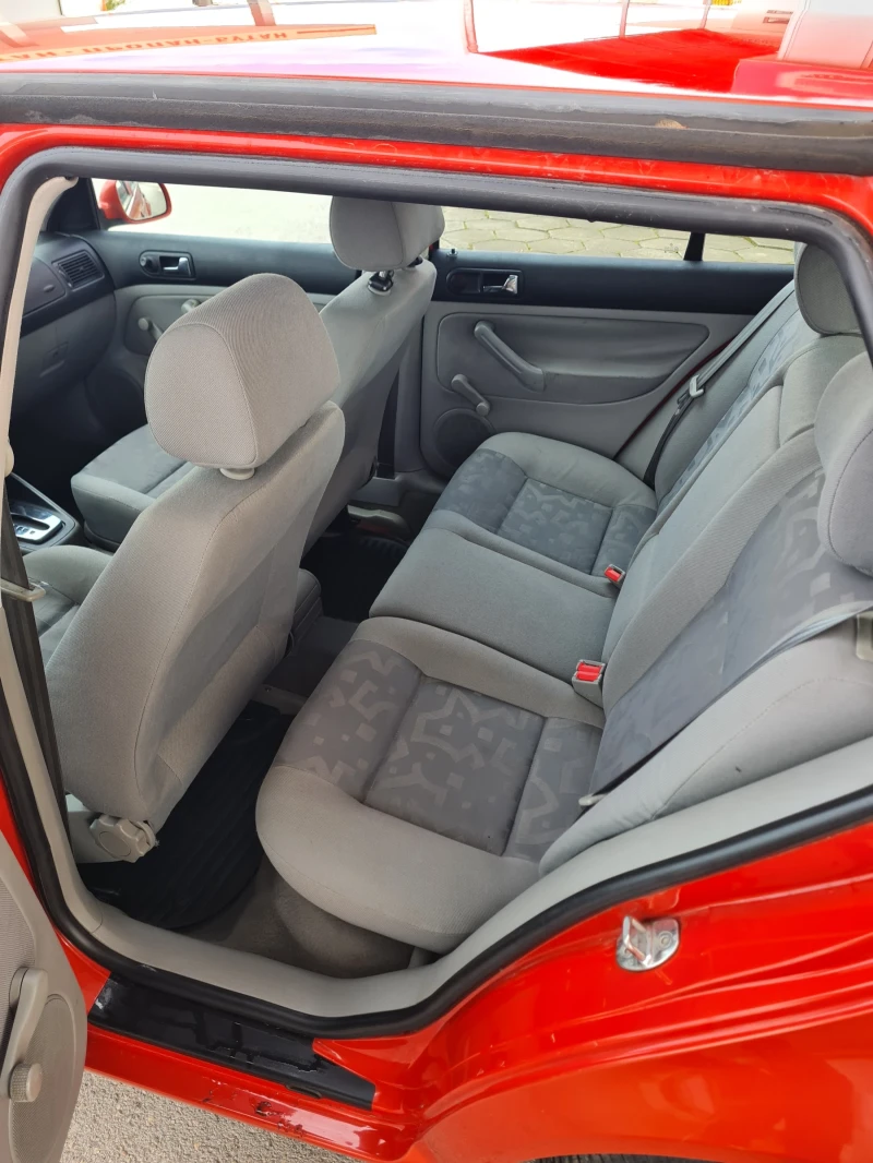 VW Golf 1.6куб.101к.с. Автоматик, снимка 5 - Автомобили и джипове - 48896946