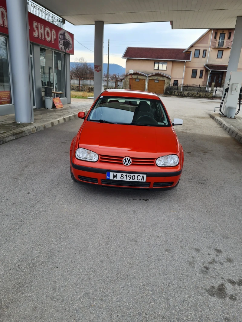 VW Golf 1.6куб.101к.с. Автоматик, снимка 1 - Автомобили и джипове - 48896946