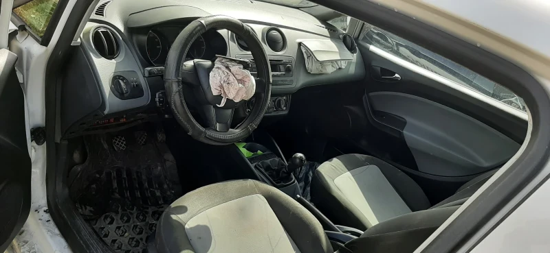 Seat Ibiza 1.2i, снимка 3 - Автомобили и джипове - 49697498