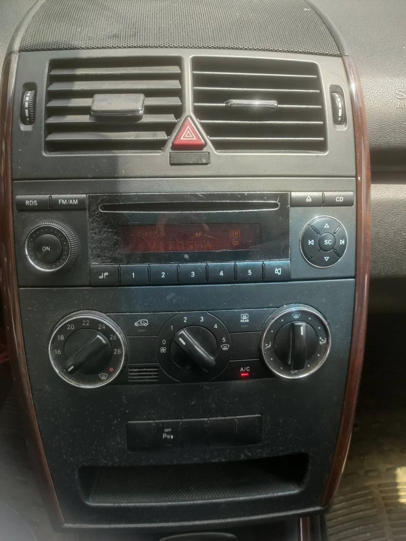 Mercedes-Benz A 180, снимка 2 - Автомобили и джипове - 52343661