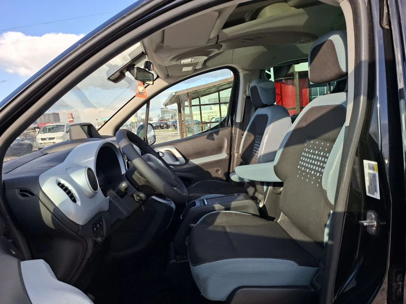 Citroen Berlingo 1.6HDI/90/NAVI/PANORAMA/LED/93, снимка 9 - Автомобили и джипове - 52919046
