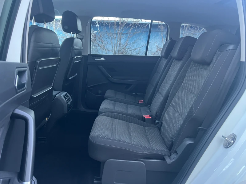 VW Touran  2.0TDI DSG 7места Facelift , снимка 14 - Автомобили и джипове - 53113324