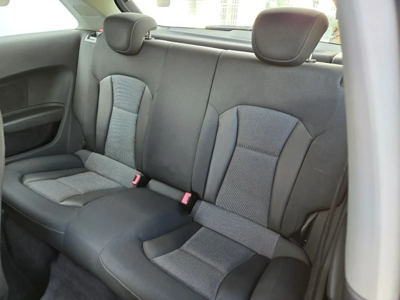 Audi A1 1.6TDI-105кс= КЛИМАТИК, снимка 9 - Автомобили и джипове - 53135096