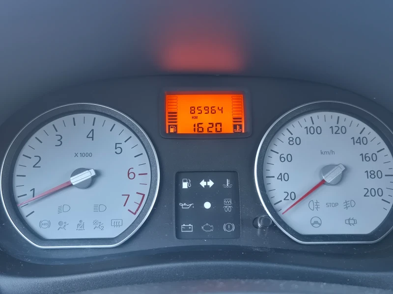 Dacia Sandero 1.4 85000км, снимка 12 - Автомобили и джипове - 53404652