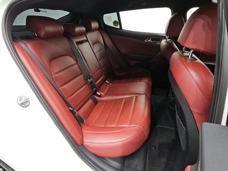 Kia Stinger 3.3 Turbo AWD| 365к.с., снимка 11 - Автомобили и джипове - 56170105
