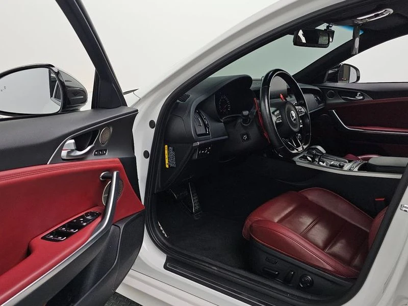 Kia Stinger 3.3 Turbo AWD| 365к.с., снимка 10 - Автомобили и джипове - 56170105