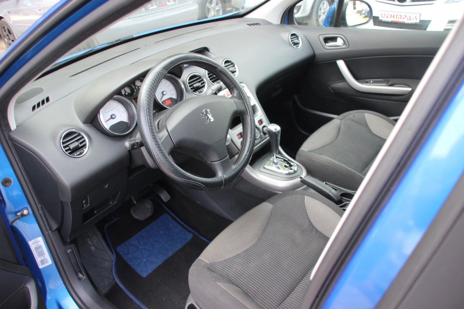Peugeot 308 1.6i 16V VTi  AUTOMATIC    - изображение 9