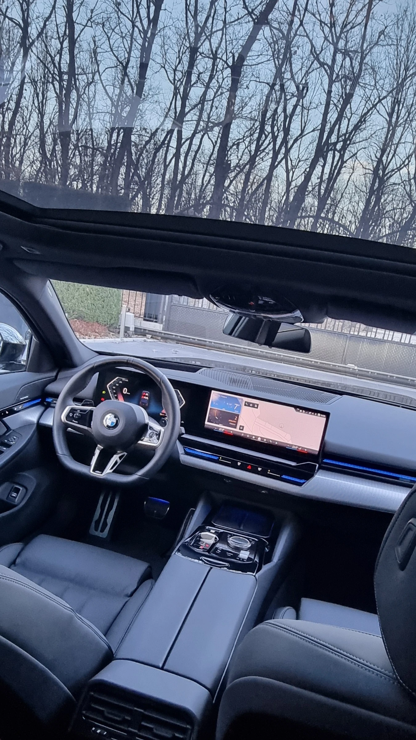 BMW 520 M-Pro Iconic Glow Panorama Harman - изображение 7