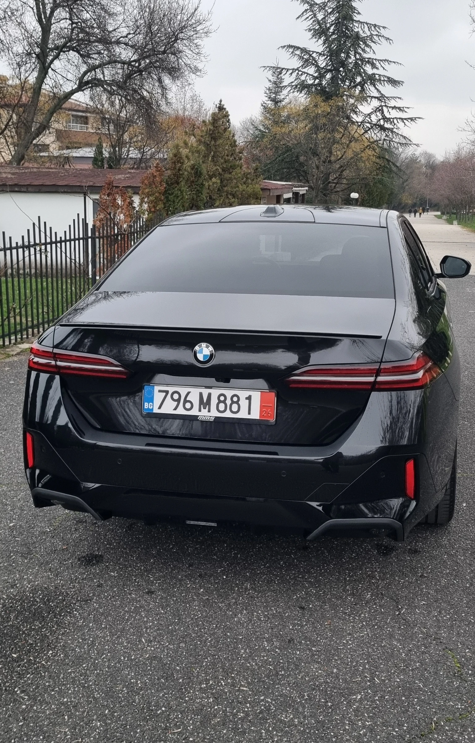 BMW 520 M-Pro Iconic Glow Panorama Harman - изображение 4