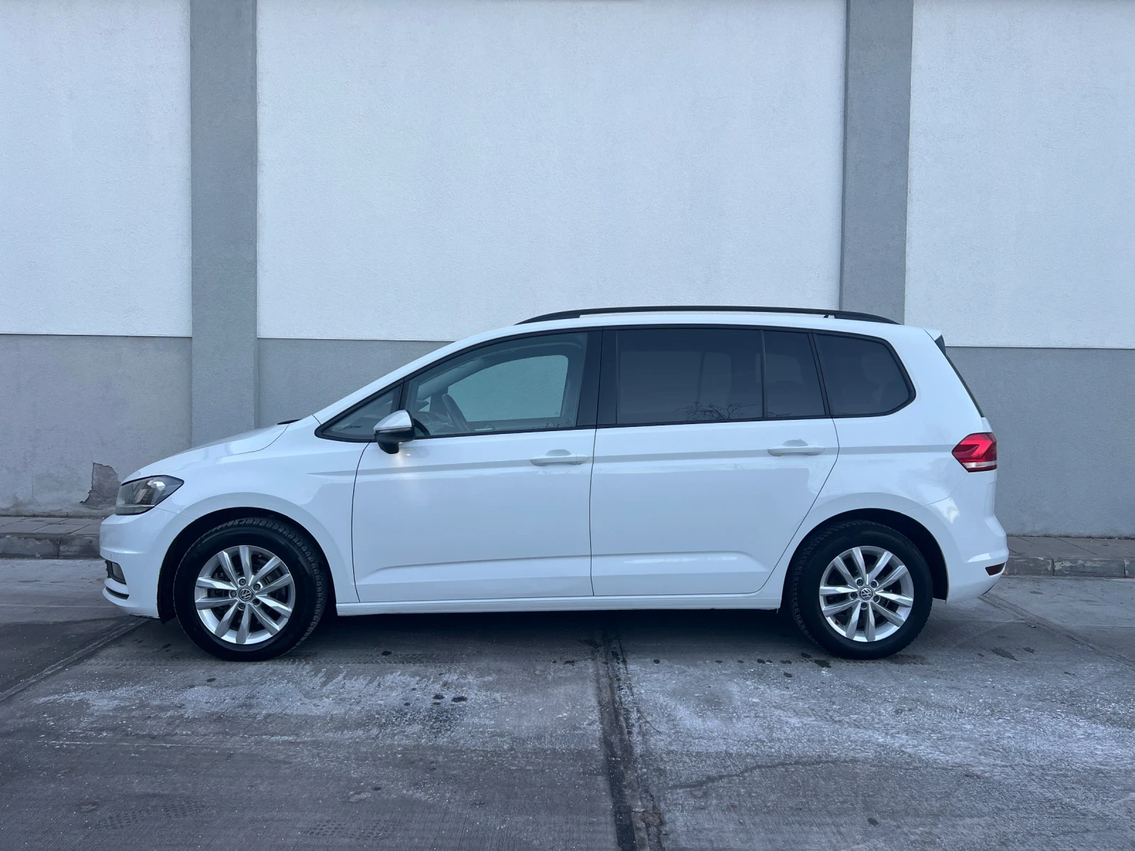 VW Touran  2.0TDI DSG 7места Facelift  - изображение 3