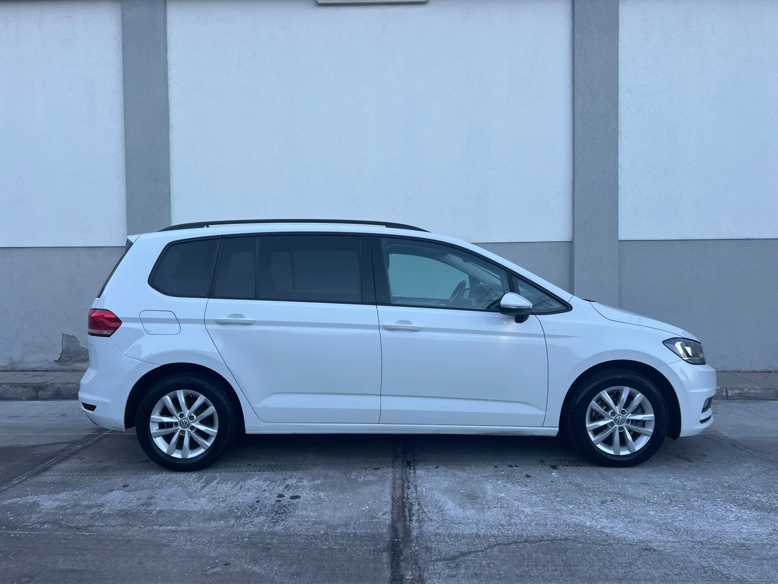 VW Touran  2.0TDI DSG 7места Facelift  - изображение 7