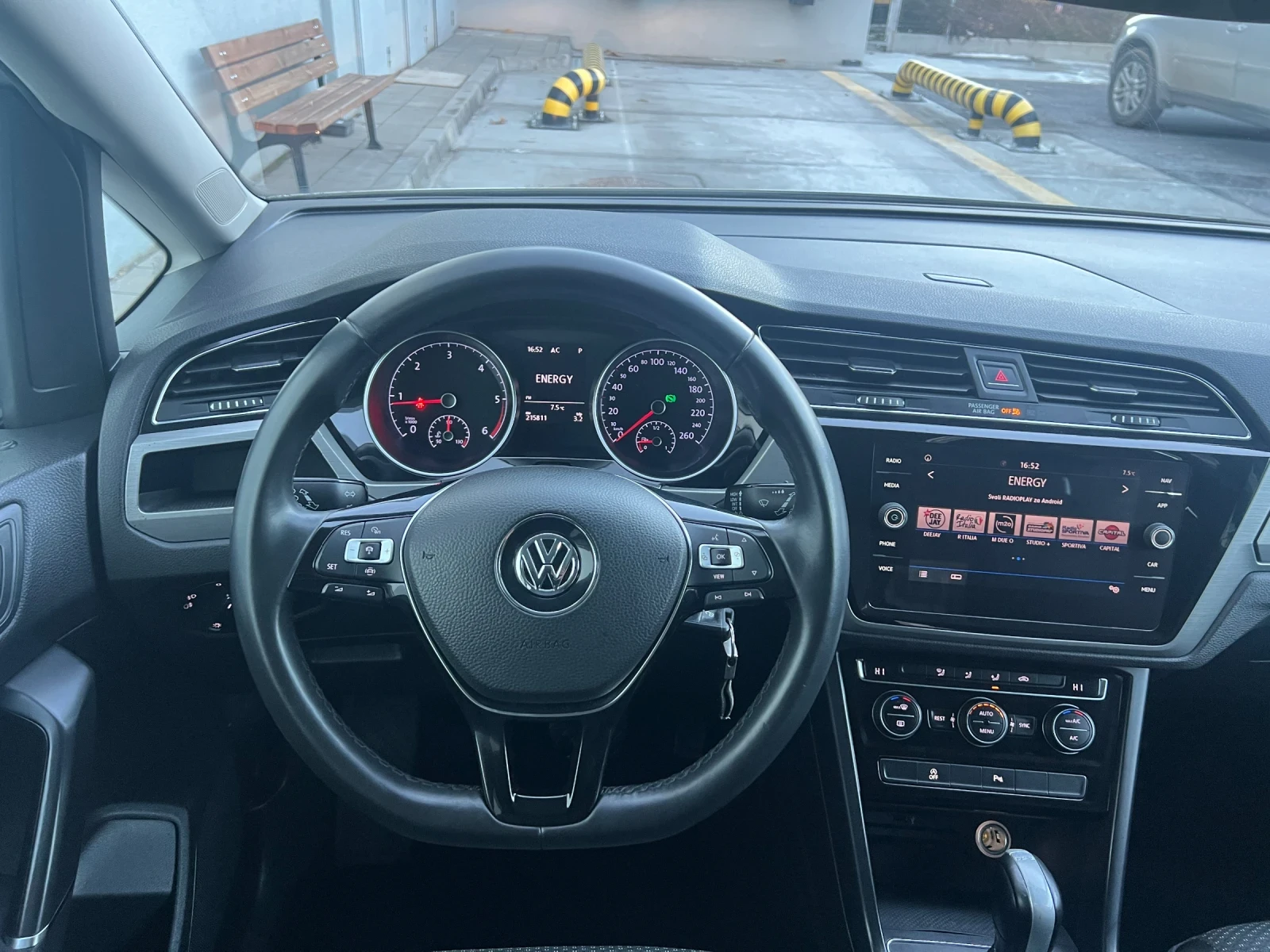 VW Touran  2.0TDI DSG 7места Facelift  - изображение 10