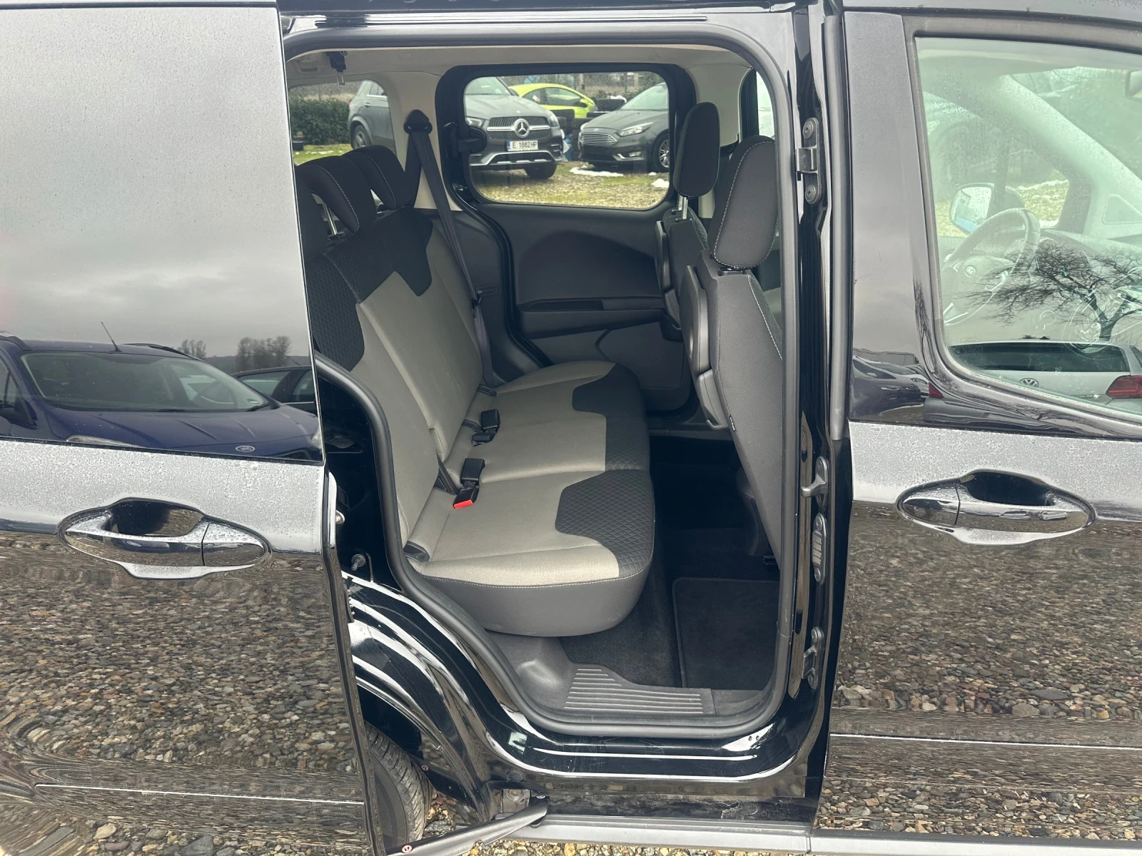 Ford Tourneo Connect  - изображение 10