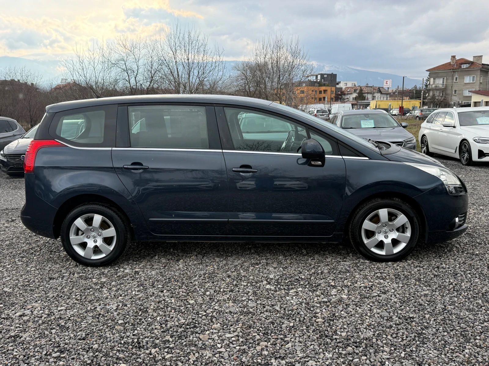 Peugeot 5008  1.6 HDi (112 кс) Automatic / Парктроник /Евро 5 , снимка 5 - Автомобили и джипове - 53727284