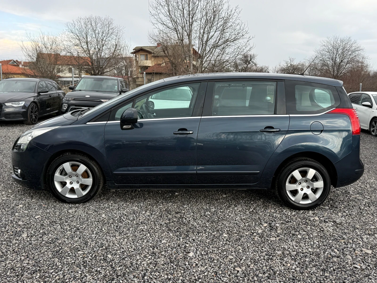 Peugeot 5008  1.6 HDi (112 кс) Automatic / Парктроник /Евро 5 , снимка 4 - Автомобили и джипове - 53727284