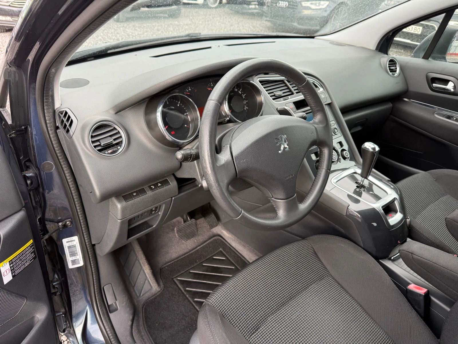 Peugeot 5008  1.6 HDi (112 кс) Automatic / Парктроник /Евро 5 , снимка 9 - Автомобили и джипове - 53727284