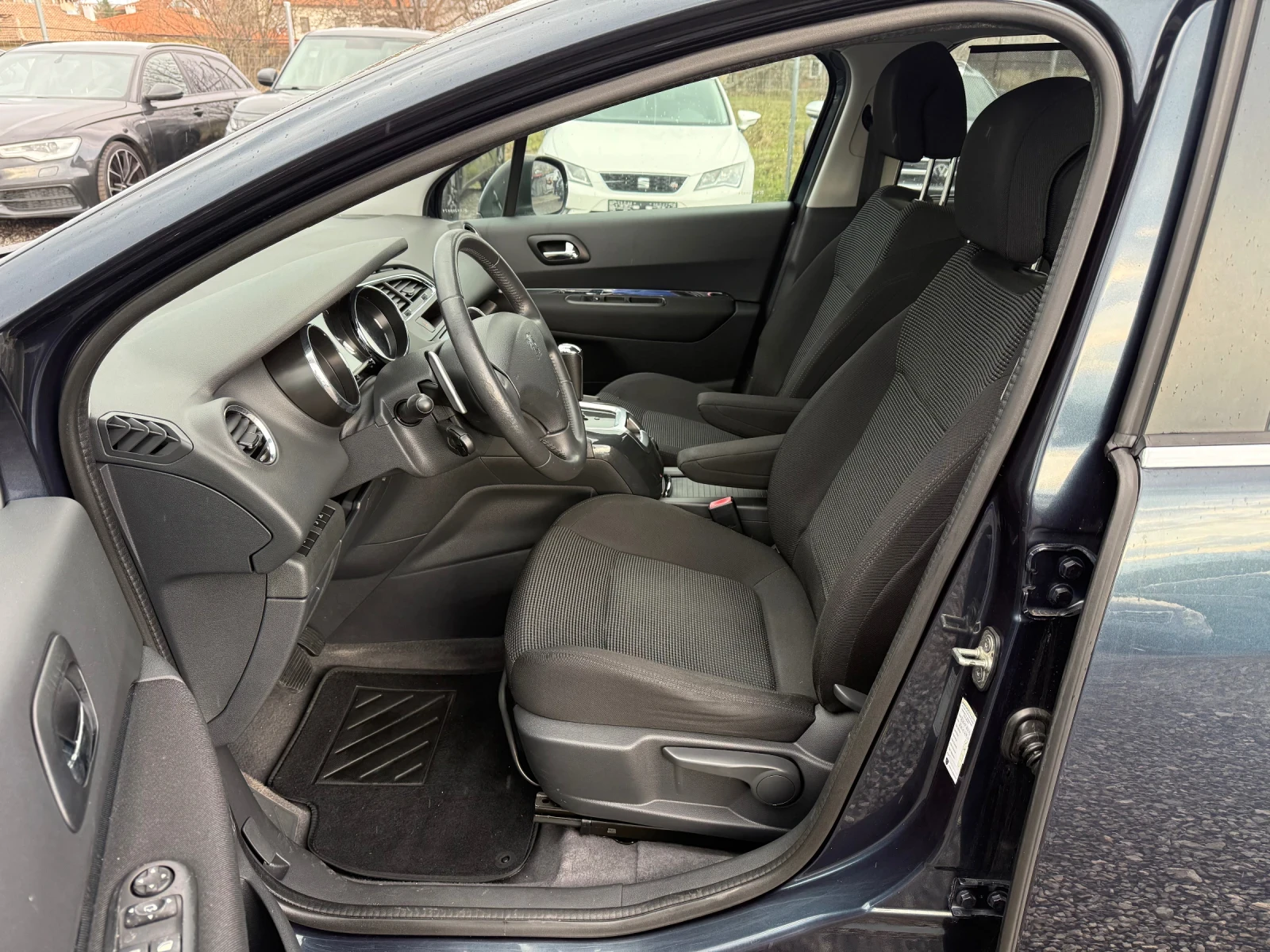 Peugeot 5008  1.6 HDi (112 кс) Automatic / Парктроник /Евро 5 , снимка 11 - Автомобили и джипове - 53727284