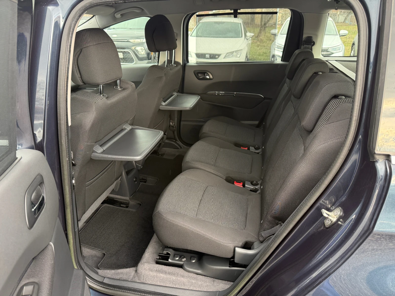 Peugeot 5008  1.6 HDi (112 кс) Automatic / Парктроник /Евро 5 , снимка 13 - Автомобили и джипове - 53727284