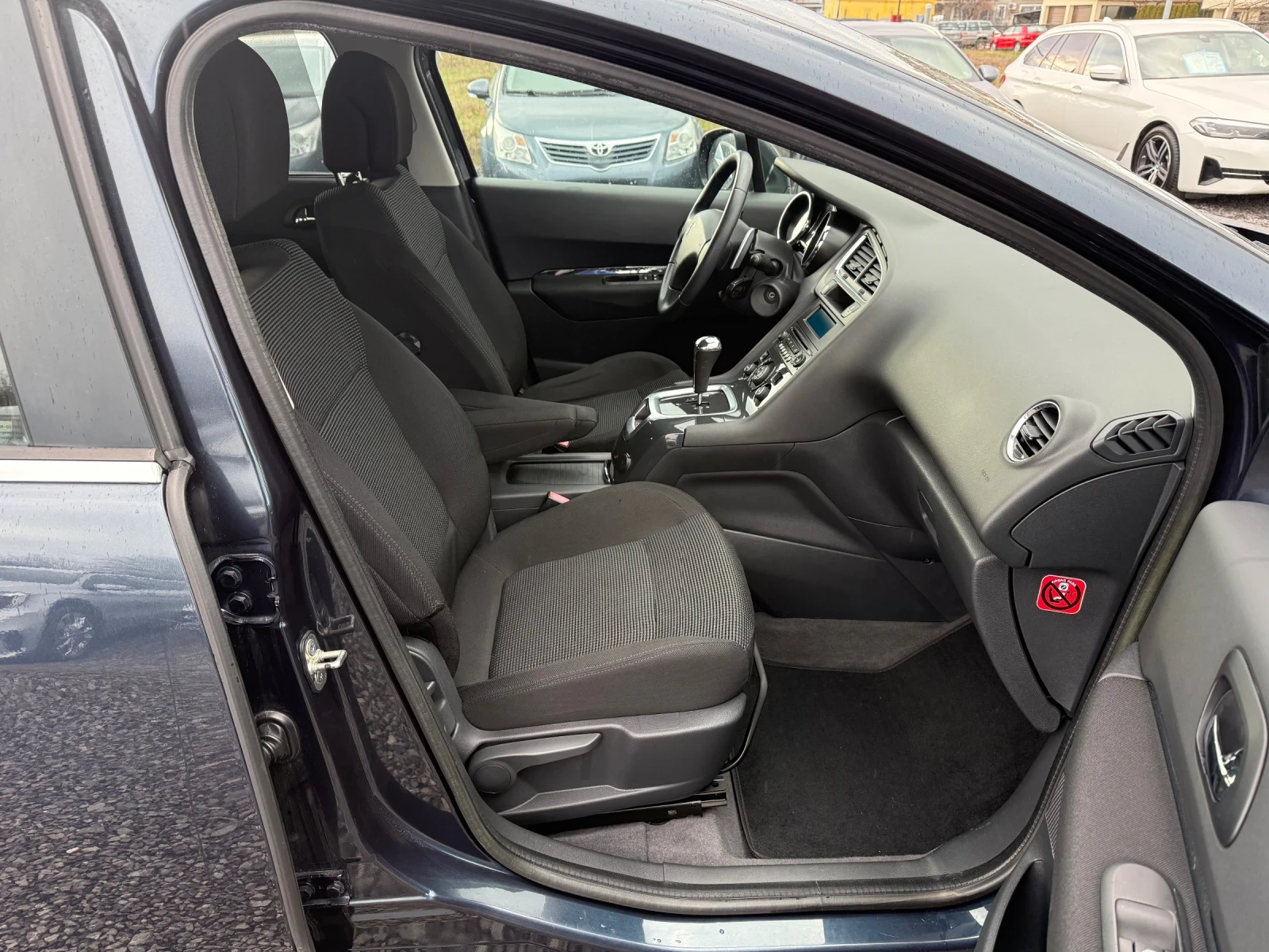 Peugeot 5008  1.6 HDi (112 кс) Automatic / Парктроник /Евро 5 , снимка 12 - Автомобили и джипове - 53727284