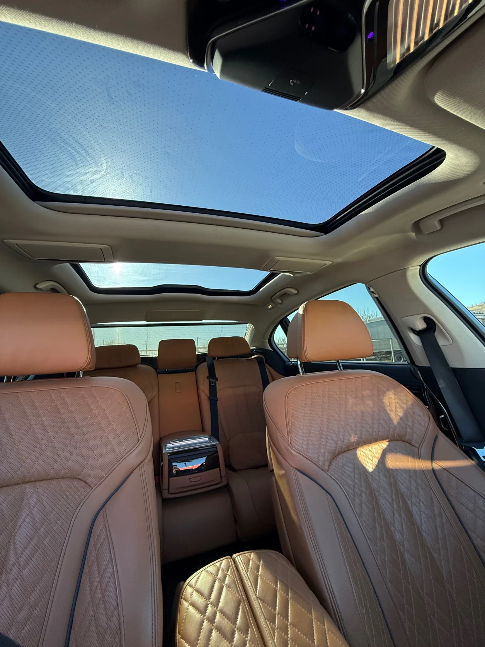 BMW 750 750i xDrive, снимка 16 - Автомобили и джипове - 53841410