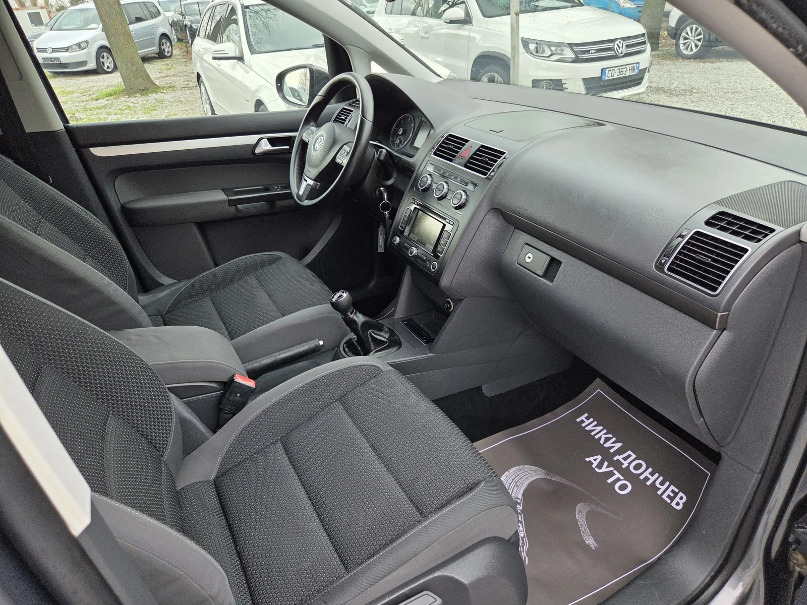 VW Touran 6+ 1HIGHLINE!!NAVI! TEMPOMAT! PARTRONIC, снимка 8 - Автомобили и джипове - 54082406