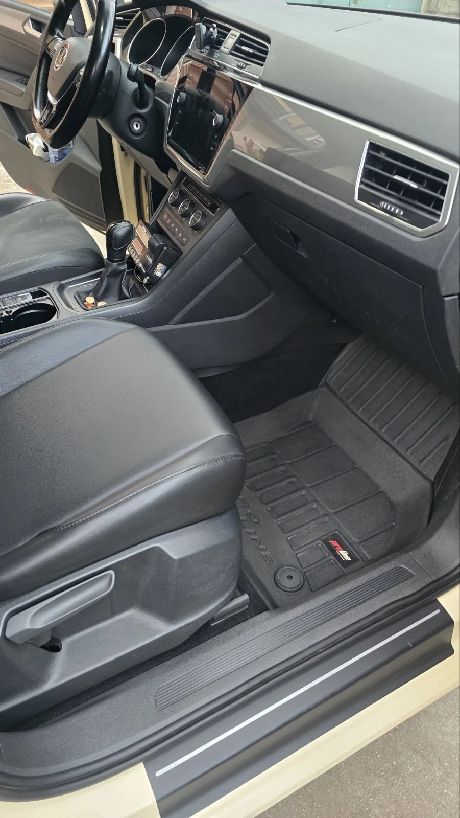 VW Touran 2.0 TDI, снимка 8 - Автомобили и джипове - 54293970