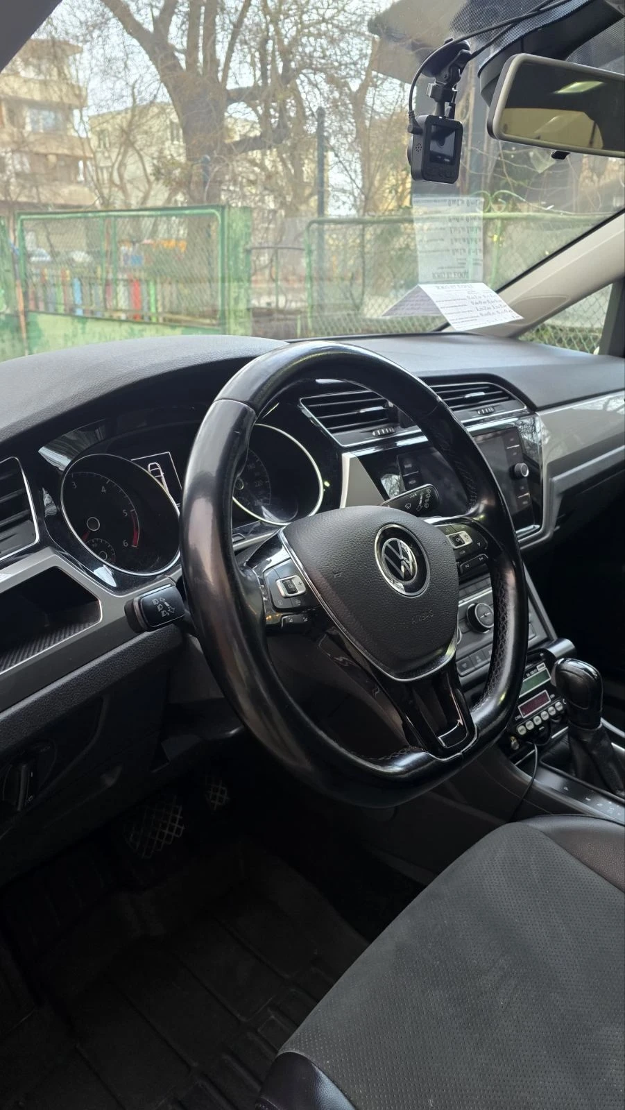 VW Touran 2.0 TDI, снимка 6 - Автомобили и джипове - 54293970